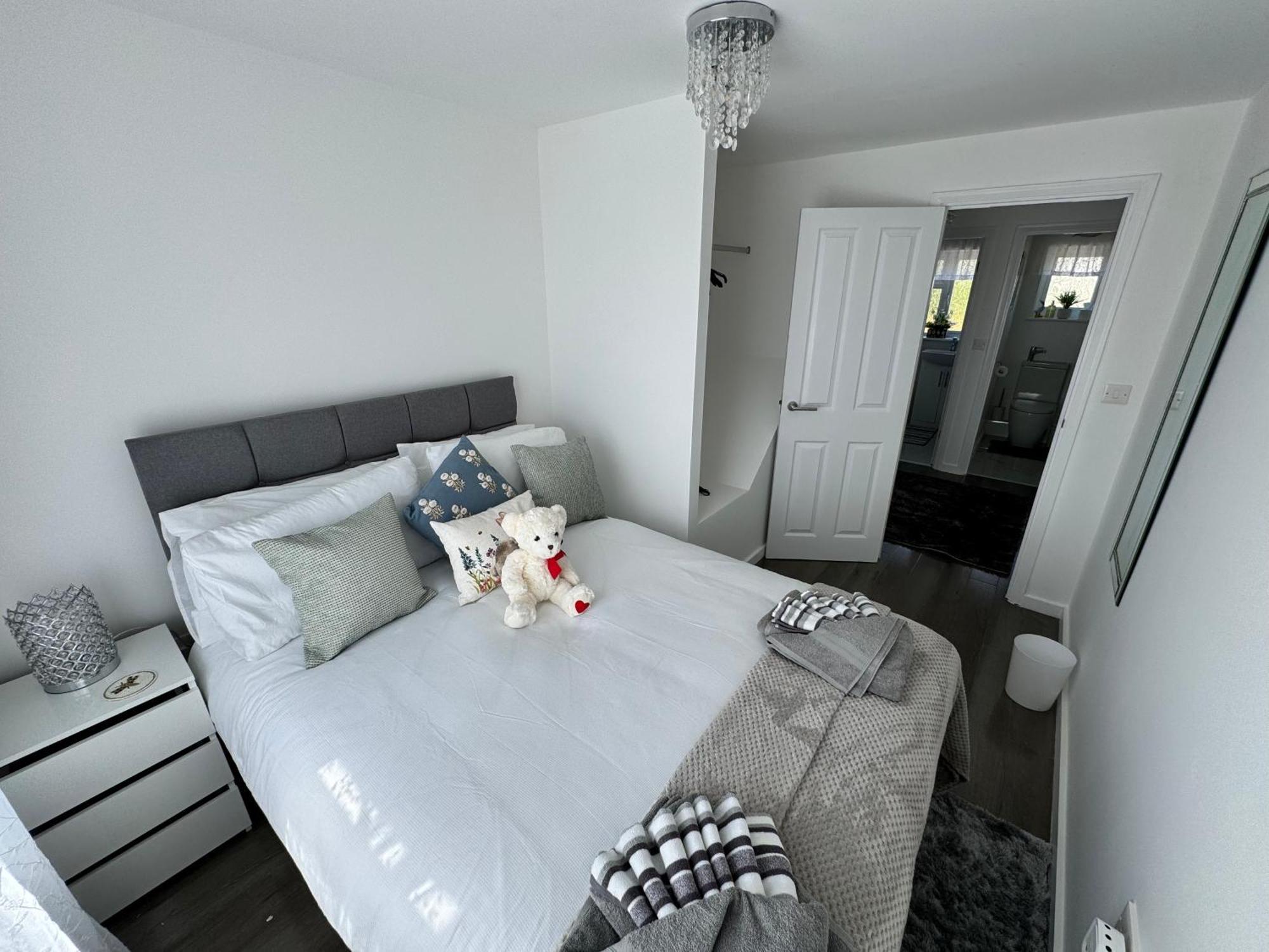 Modern 3-bed Hideaway Near Westgate With Parking Holiday home