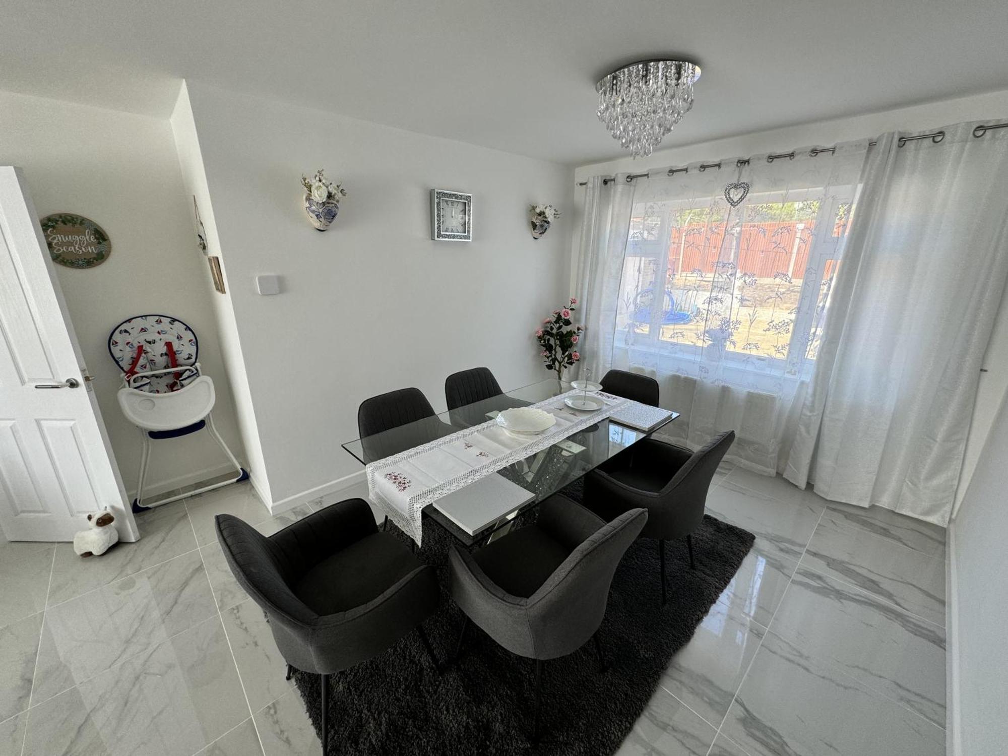Holiday home Modern 3-bed Hideaway Near Westgate With Parking *