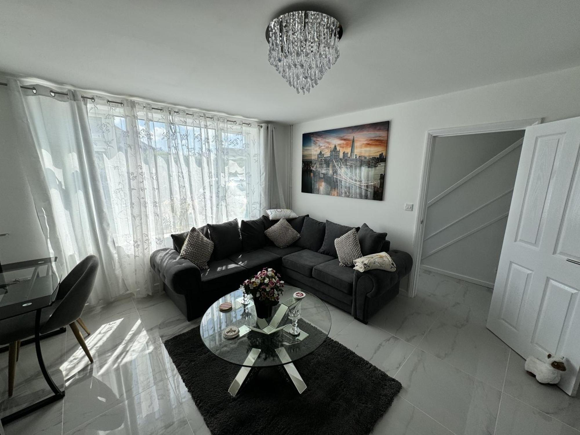 Modern 3-bed Hideaway Near Westgate With Parking Holiday home *